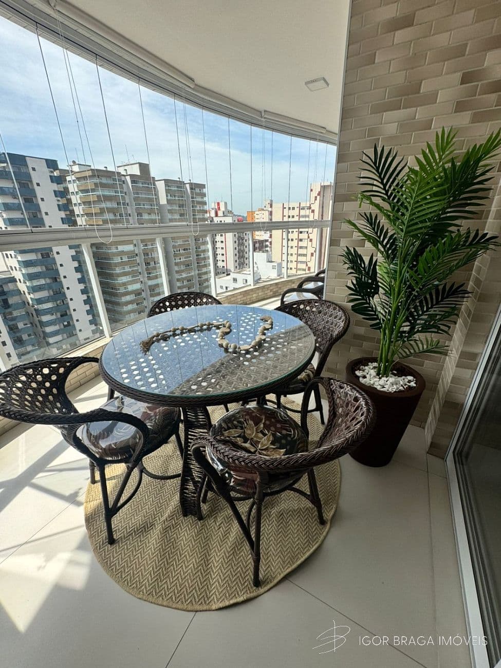 EXCELENTE APARTAMENTO, À 100M DO MAR E LAZER COMPLETO — foto 1