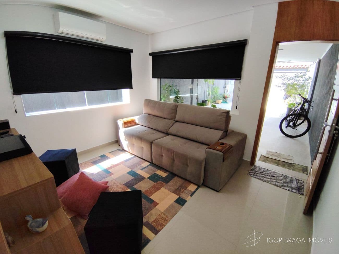 BELÍSSIMO SOBRADO, FINO ACABAMENTO E À 100M DO MAR — foto 1