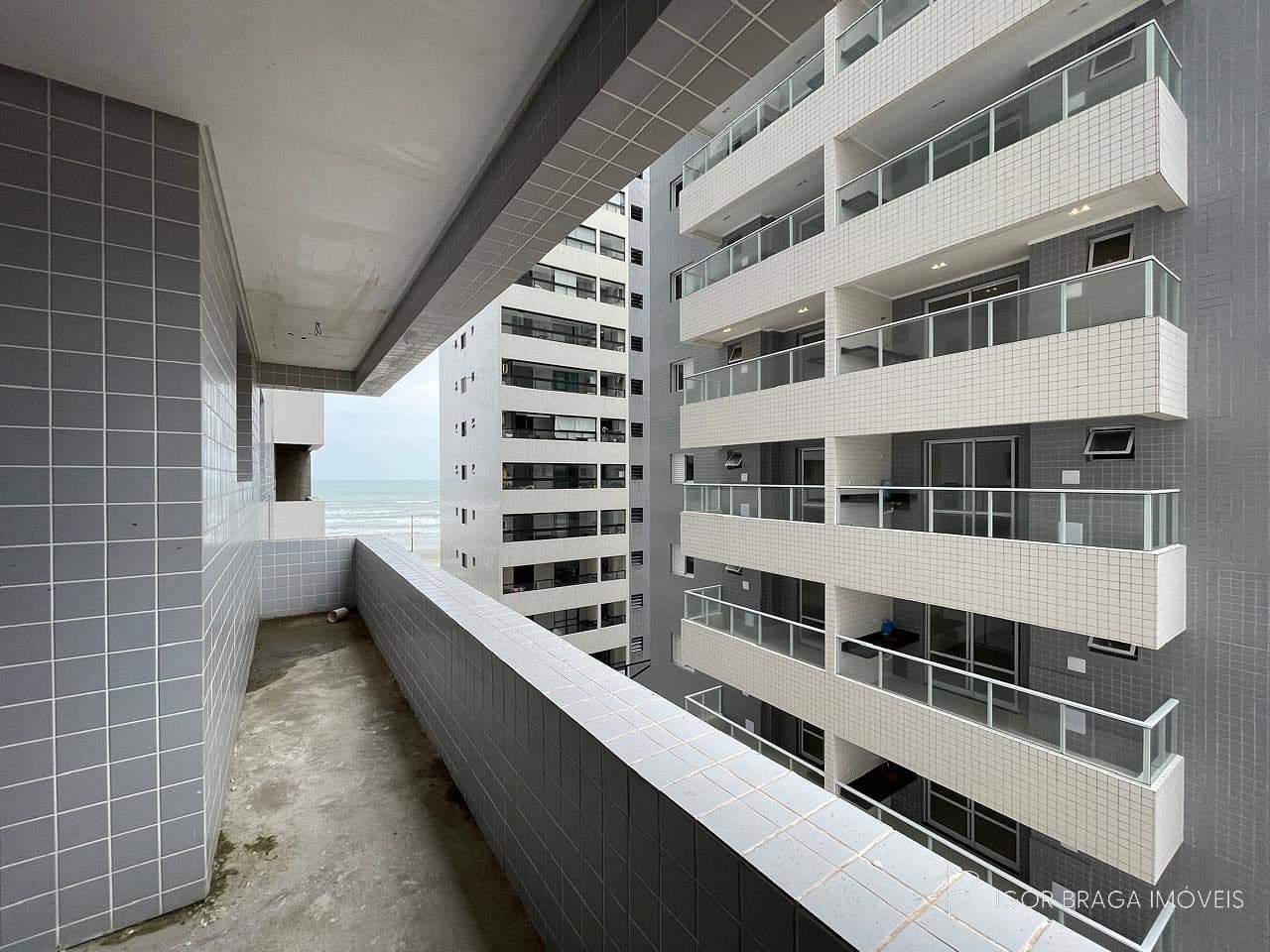 EXCELENTE APARTAMENTO A 30M DO MAR, COM LAZER COMPLETO — foto 1