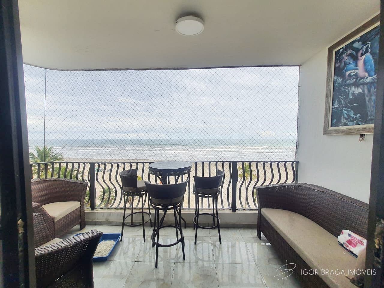 EXCELENTE APARTAMENTO QUADRA DO MAR E AREA DE LAZER COMPLETO — foto 1