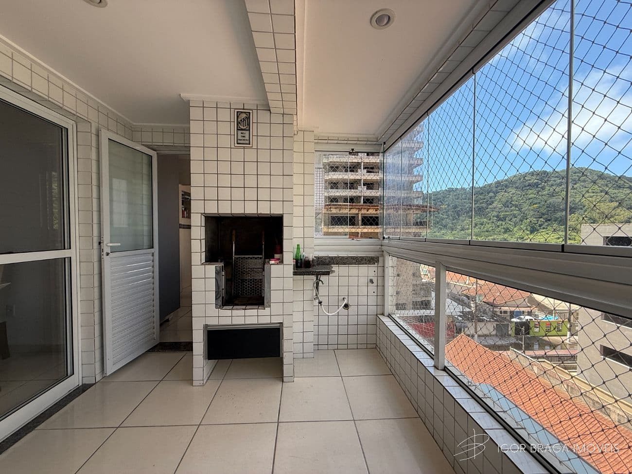 BELÍSSIMO APARTAMENTO A 400M DO MAR E COM AREA DE LAZER COMPLETA — foto 1