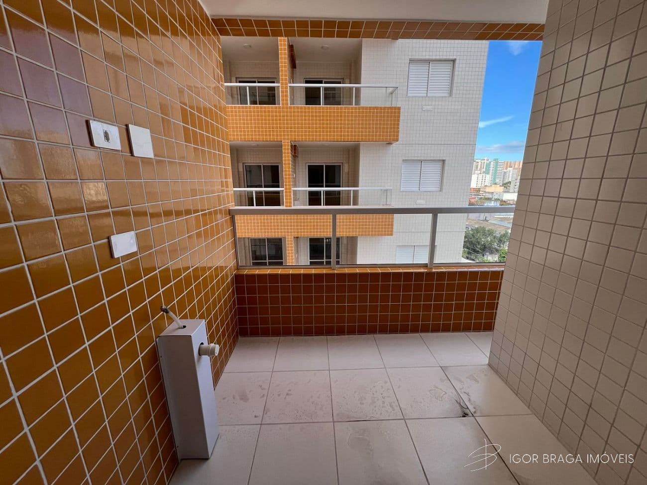 BELÍSSIMO APARTAMENTO NOVO, LAZER COMPLETO À 900 METROS DO MAR — foto 1