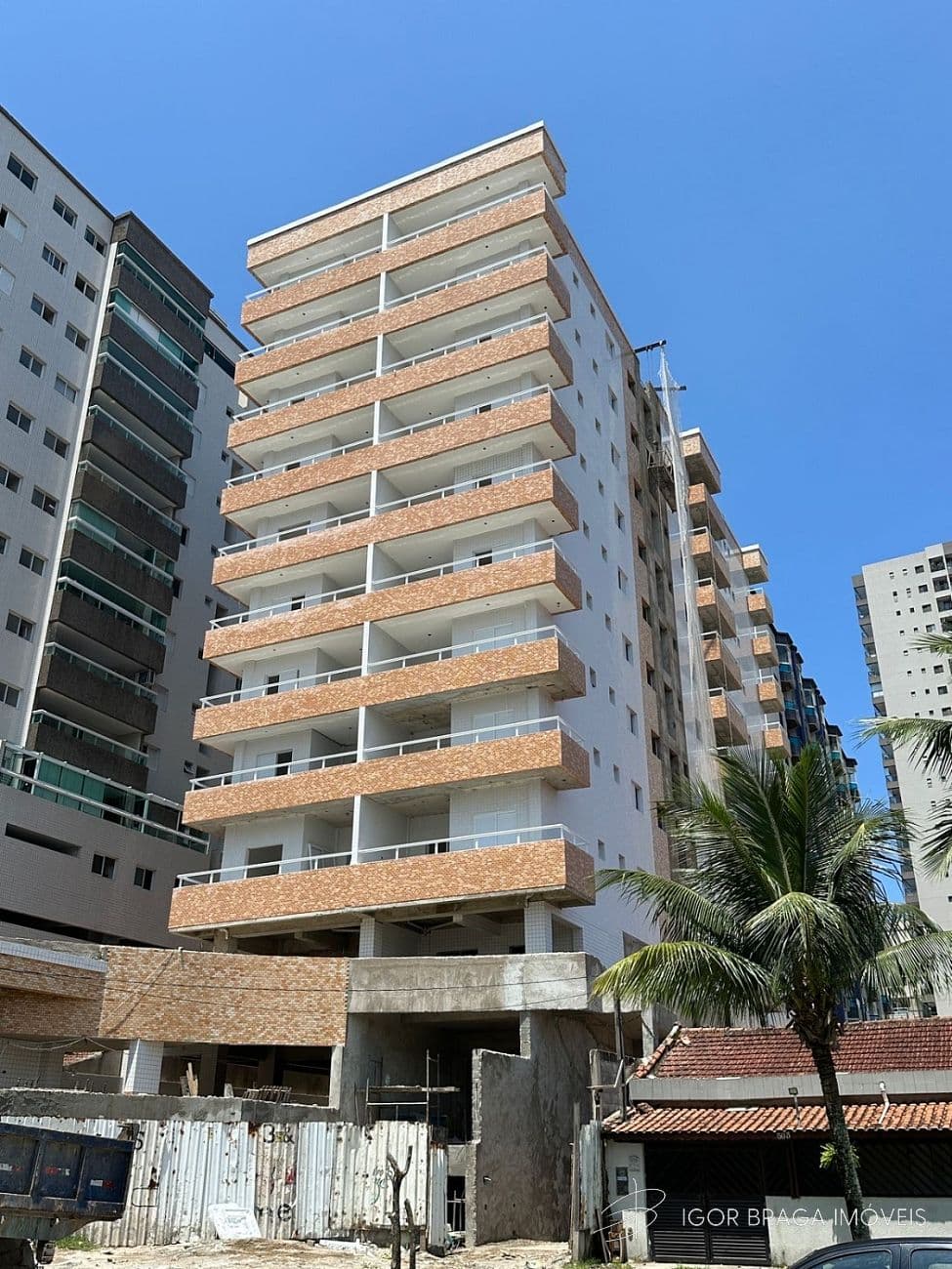 BELÍSSIMO APARTAMENTO, À 450M DO MAR E LAZER COMPLETO — foto 1