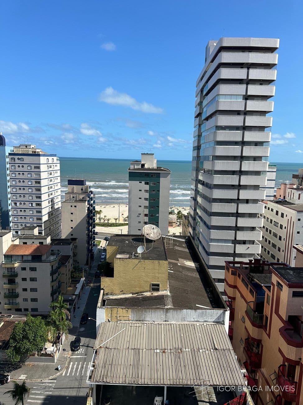 BELÍSSIMO APARTAMENTO AMPLO, À 100M DO MAR — foto 1