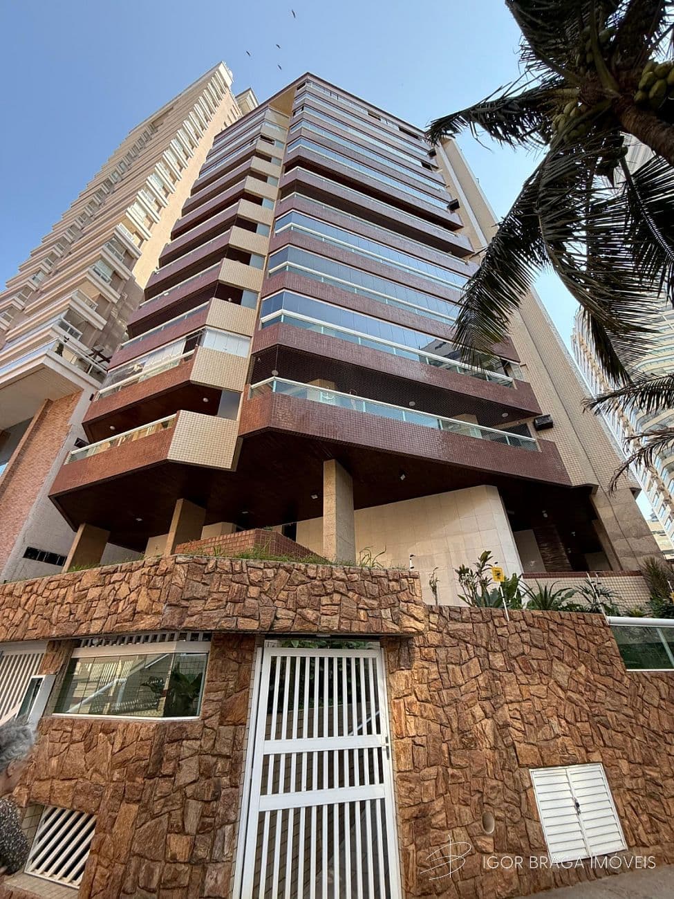 BELÍSSIMO APARTAMENTO EM LOCALIZAÇÃO PRIVILEGIADA À 80M DO MAR — foto 1