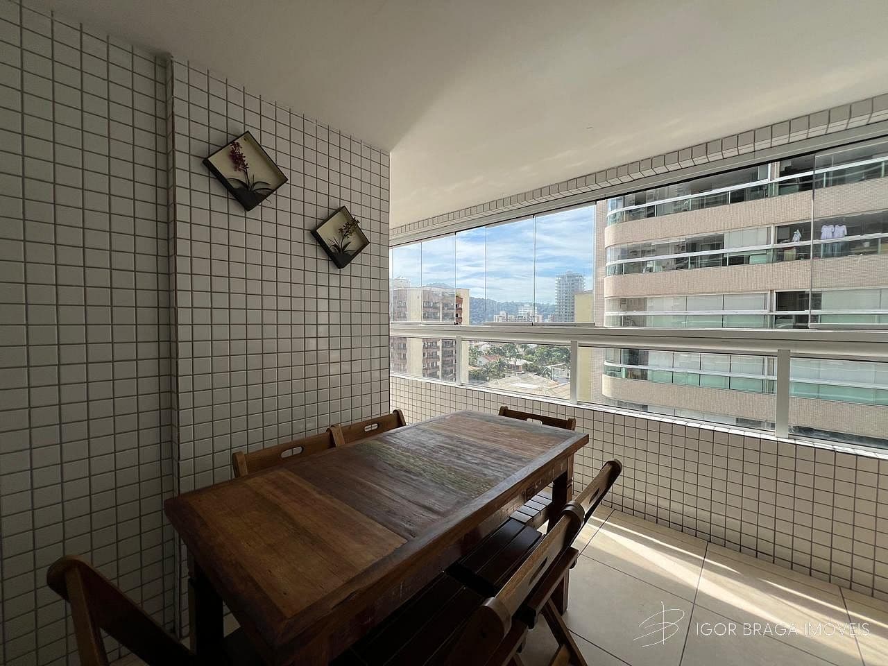 EXCELENTE APARTAMENTO, À 100M DO MAR E LAZER COMPLETO — foto 1