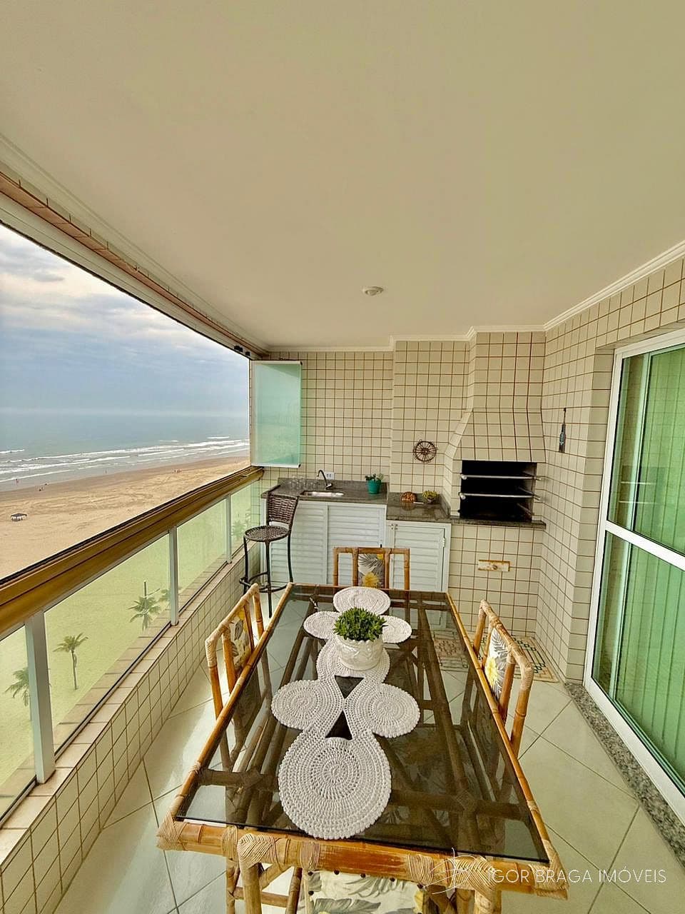 EXCELENTE APARTAMENTO COM VISTA PANORÂMICA DO MAR, LOCALIZAÇÃO PRIVILEGIADA E LAZER COMPLETO — foto 1