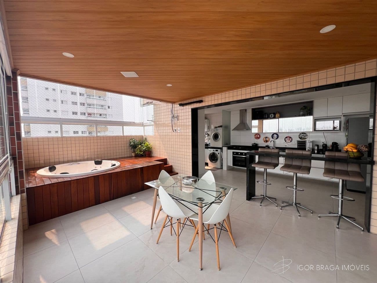 EXCELENTE COBERTURA DUPLEX COM JACUZI, A 500M DO MAR — foto 1