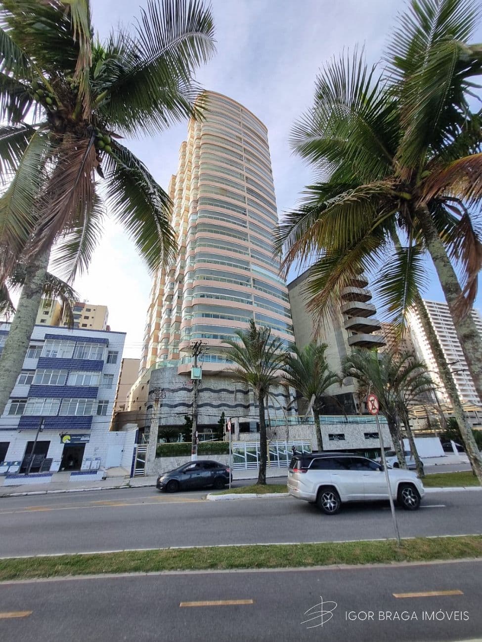 BELÍSSIMO APARTAMENTO, À 550M DO MAR E LAZER COMPLETO — foto 1