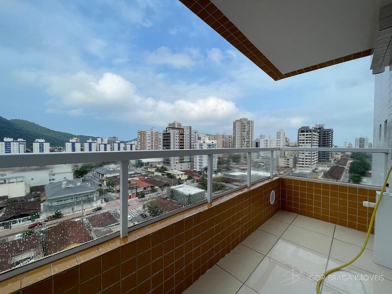 BELÍSSIMO APARTAMENTO, À 900M DO MAR E LAZER COMPLETO — foto 1