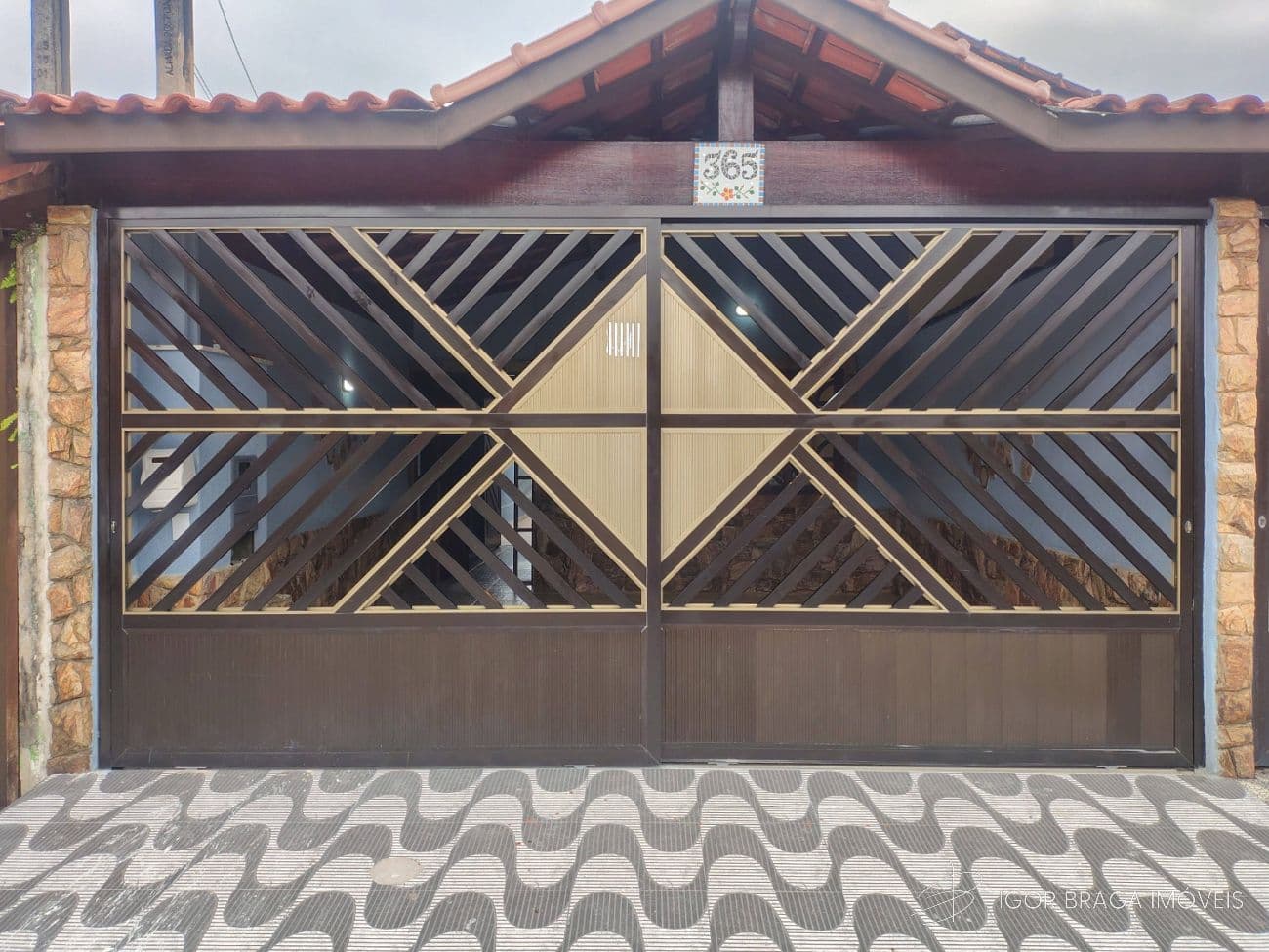 EXCELENTE CASA, AMPLA E COM ÁREA DE LAZER — foto 1