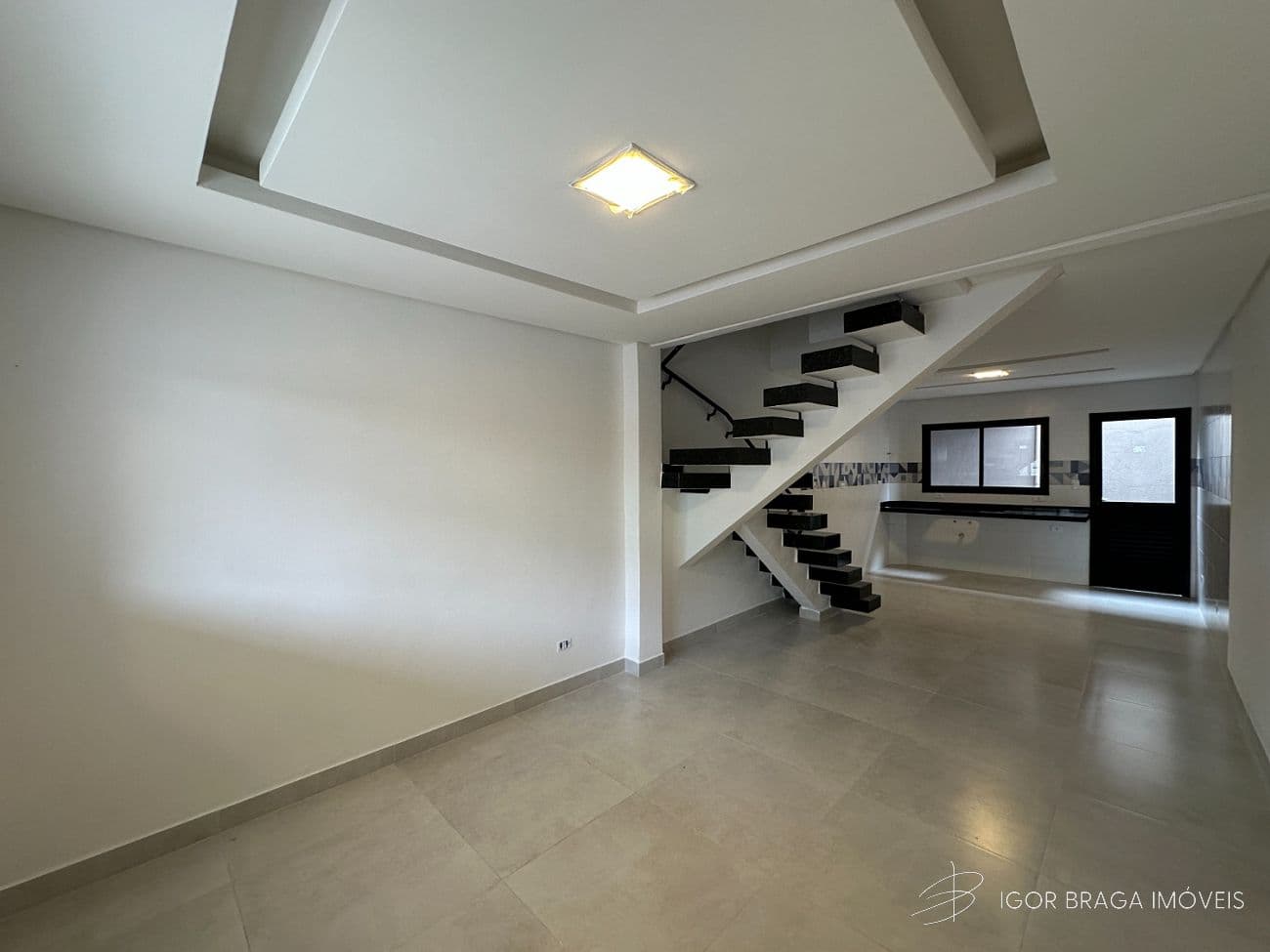 EXCELENTE SOBRADO, AMPLO E FINO ACABAMENTO — foto 1