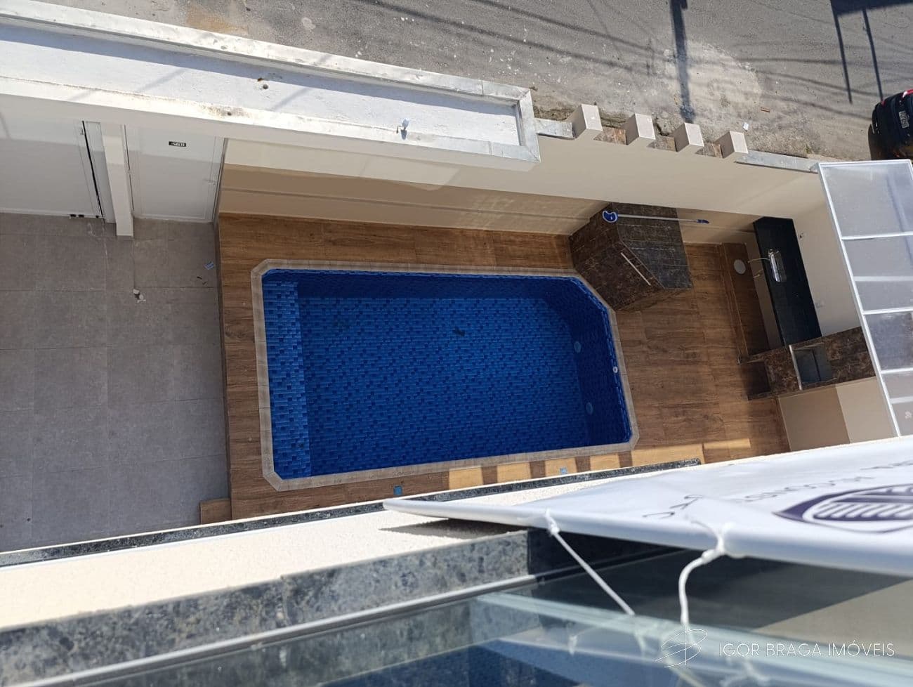 BELÍSSIMA CASA EM CONDOMÍNIO COM PISCINA, À 200M DO MAR — foto 1