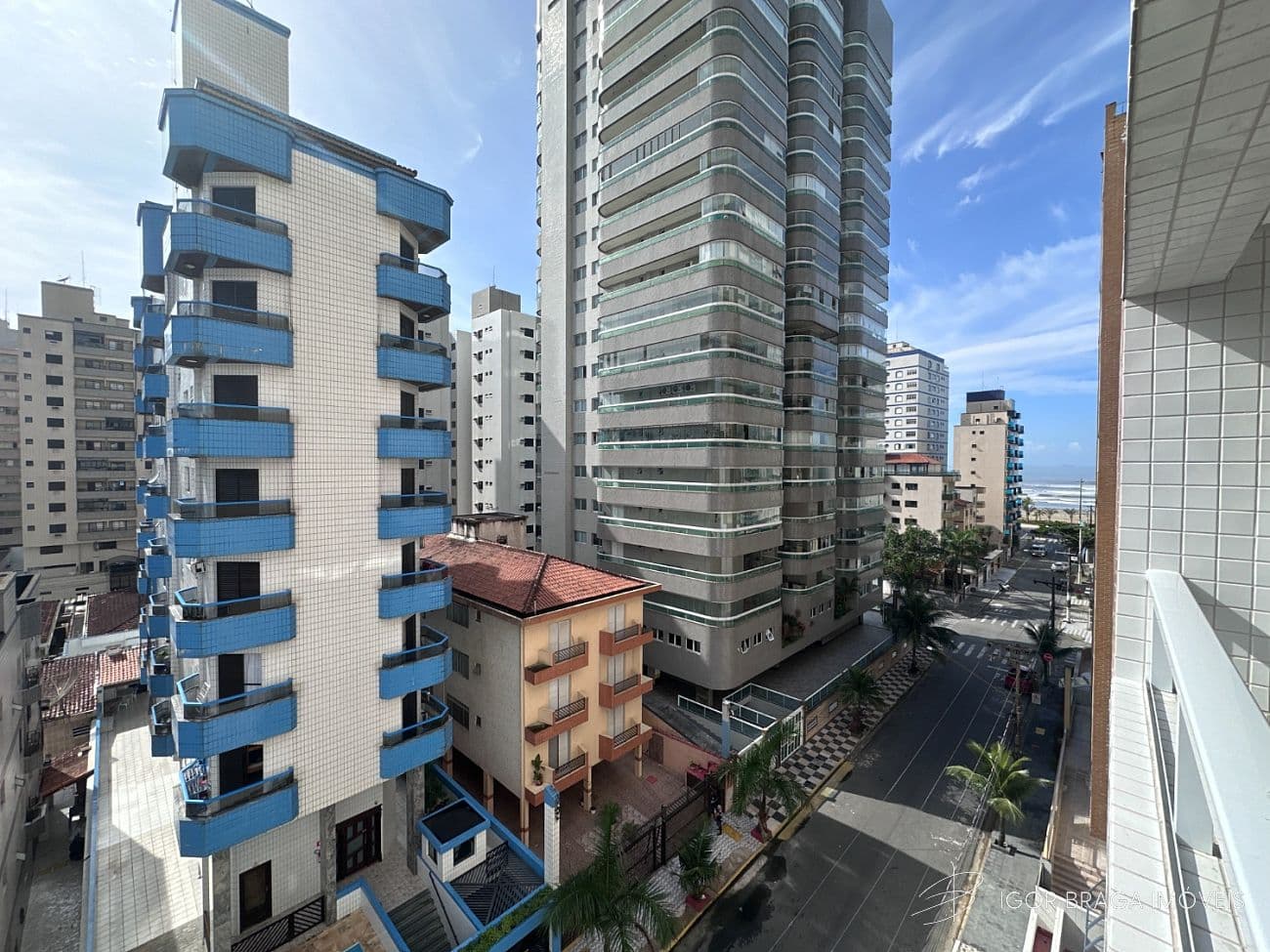 BELÍSSIMO APARTAMENTO, À 100M DO MAR E LAZER COMPLETO — foto 1