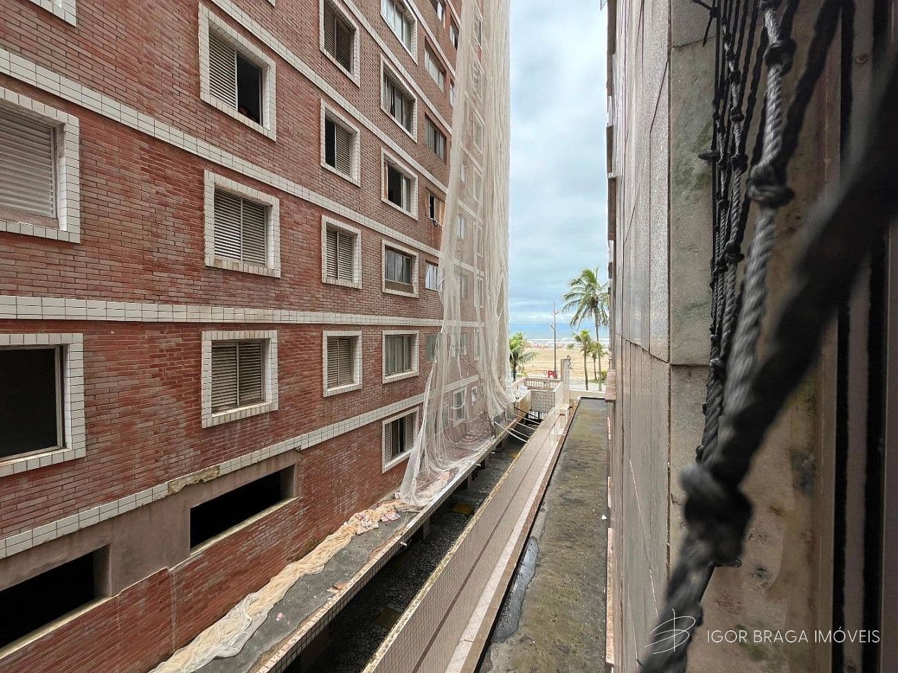 BELÍSSIMO APARTAMENTO, AMPLO E À 10M DO MAR — foto 1