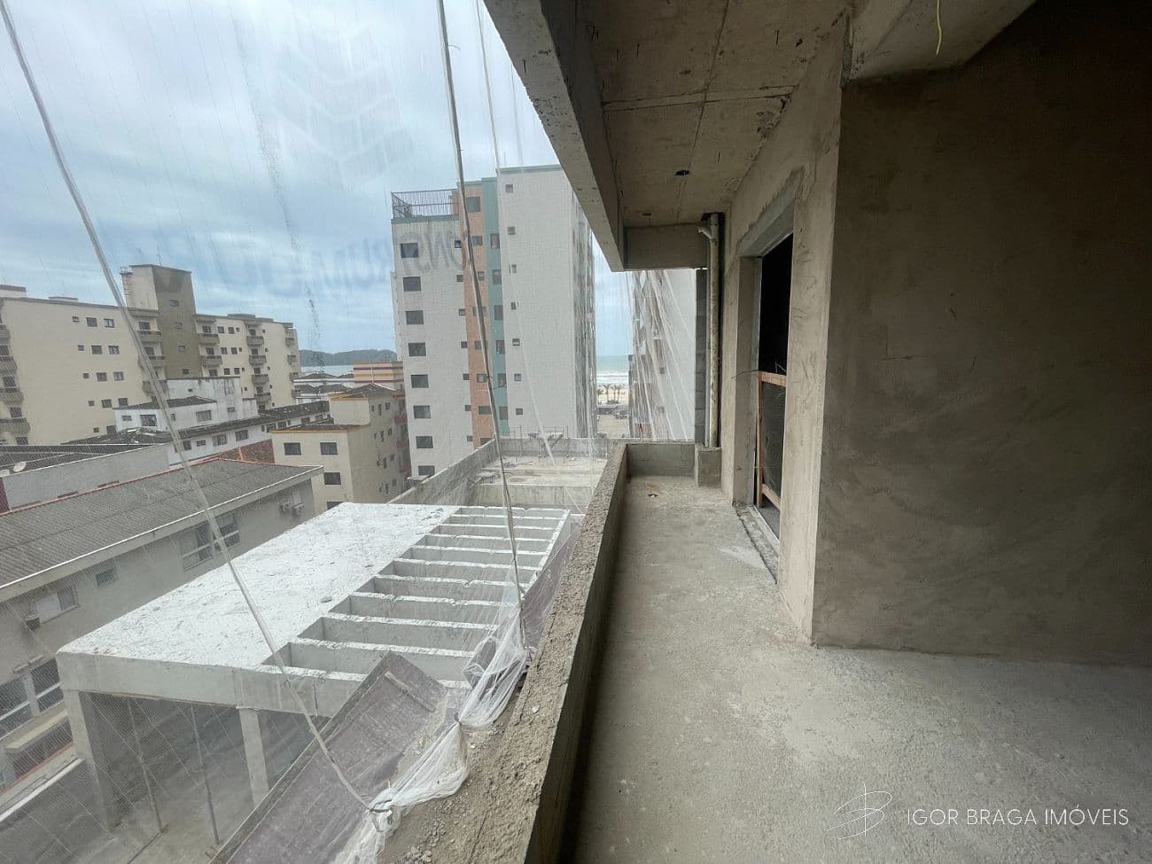 BELÍSSIMO LANÇAMENTO, À 150M DO MAR E LAZER COMPLETO — foto 1