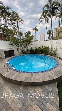 BELÍSSIMA CASA, AMPLA E À 200M DO MAR — foto 1