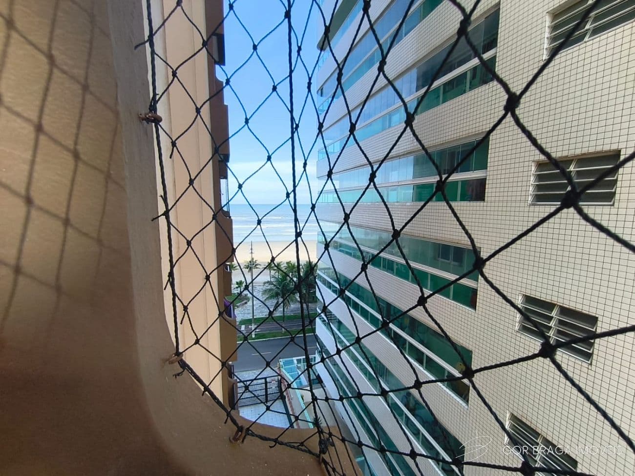 BELÍSSIMO APARTAMENTO, À 10M DO MAR E LAZER COMPLETO — foto 1