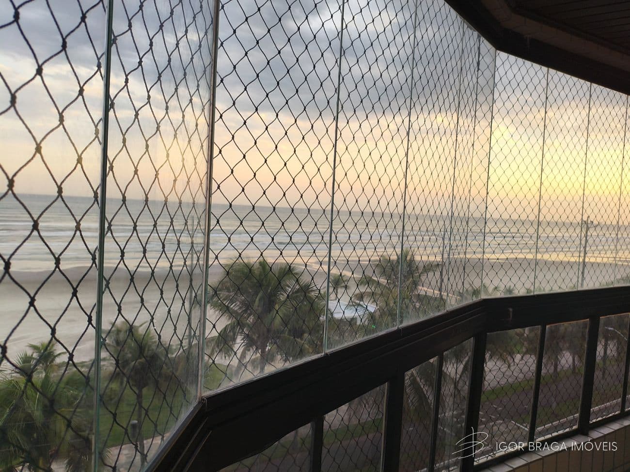 BELÍSSIMO APARTAMENTO, À 10M DO MAR — foto 1