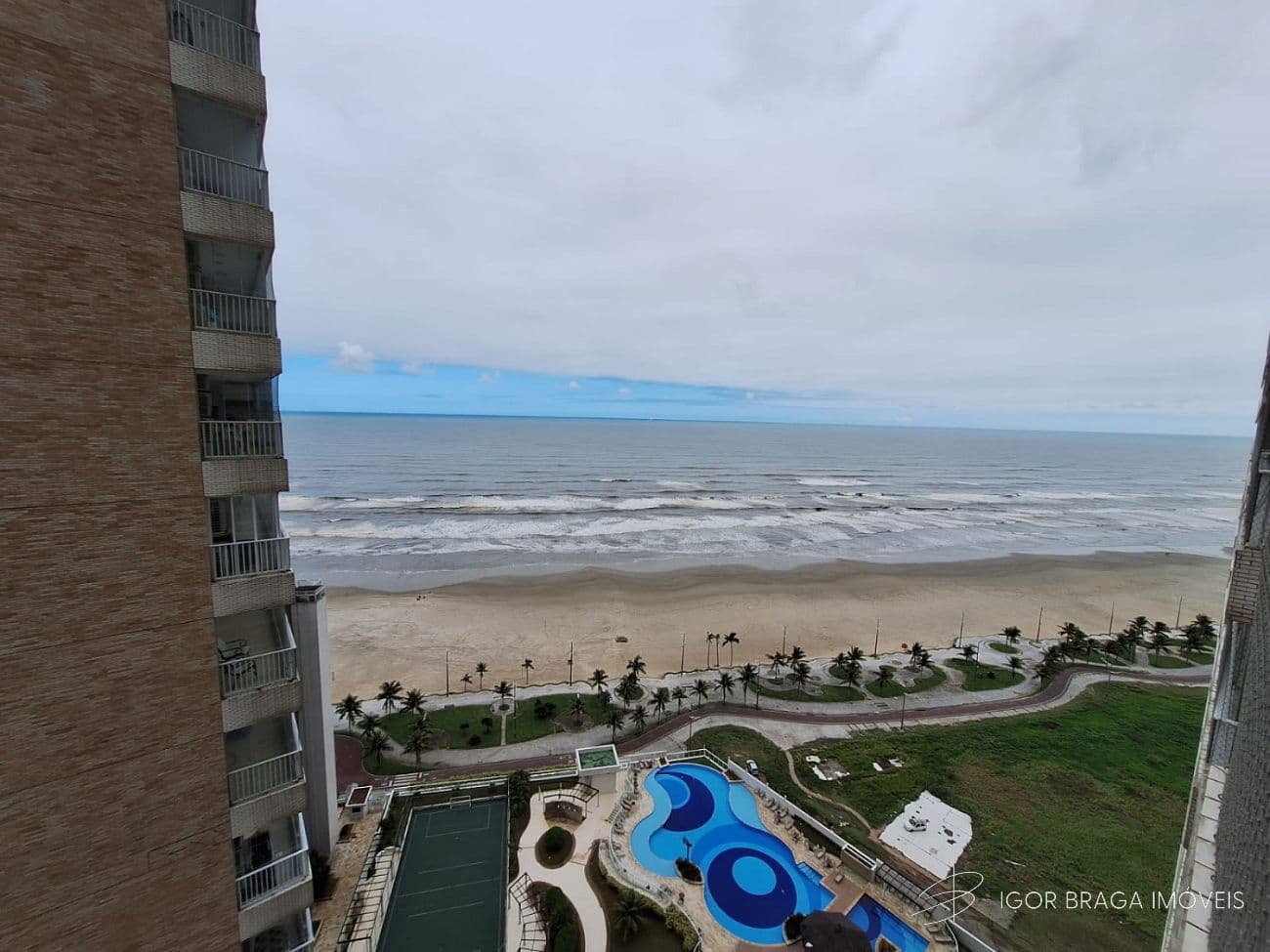 INCRÍVEL APARTAMENTO FRENTE MAR COM LAZER COMPLETO — foto 1