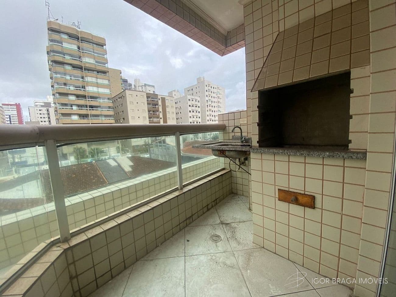 BELÍSSIMO APARTAMENTO, À 450M DO MAR E LAZER COMPLETO — foto 1