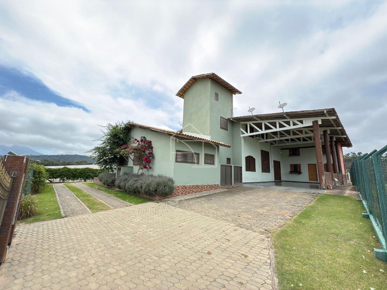 CASA EM PEDRA AZUL — foto 1