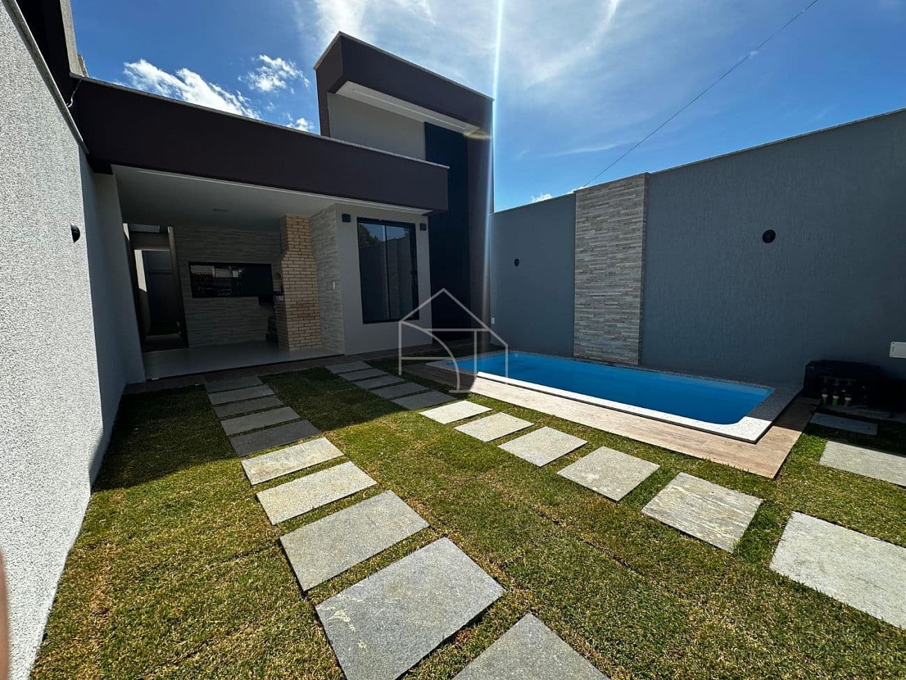 Casa Individual com piscina à Venda no Residencial Centro da Serra — foto 1