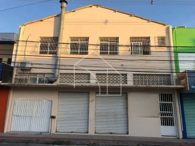 Vendo/ Alugo amplo imóvel comercial em Laranjeiras na Avenida Euclides da Cunha — foto 1