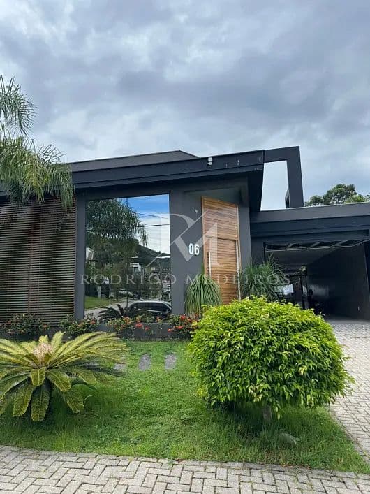 Casa 3 Dormitórios (1 Suíte) -Pedra Branca, Palhoça / SC — foto 1