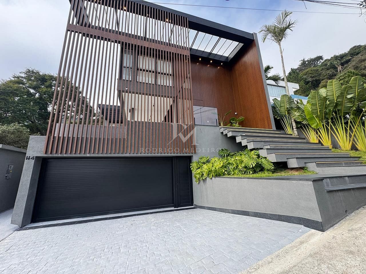 Casa à venda com 5 suítes na Barra, Balneário Camboriú/SC — foto 1