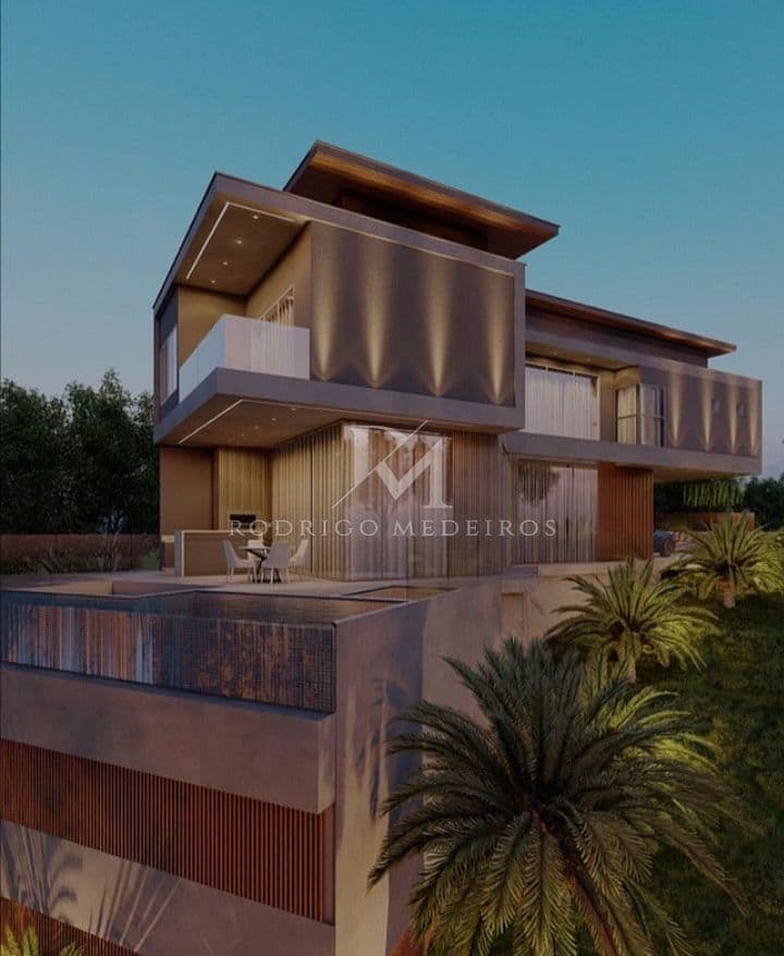 Casa à venda em Itapema/SC com 5 dormitórios e vista para o mar — foto 1