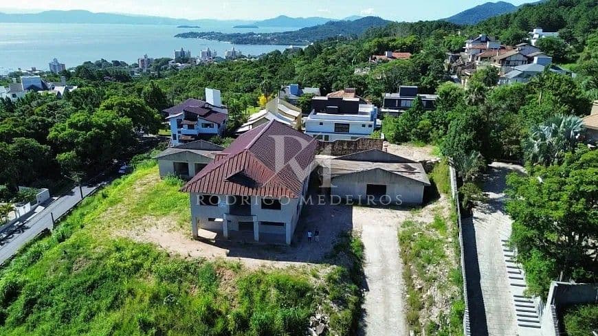 Mansão em construção com vista panorâmica para a Baía Norte no João Paulo, Florianópolis/SC — foto 1