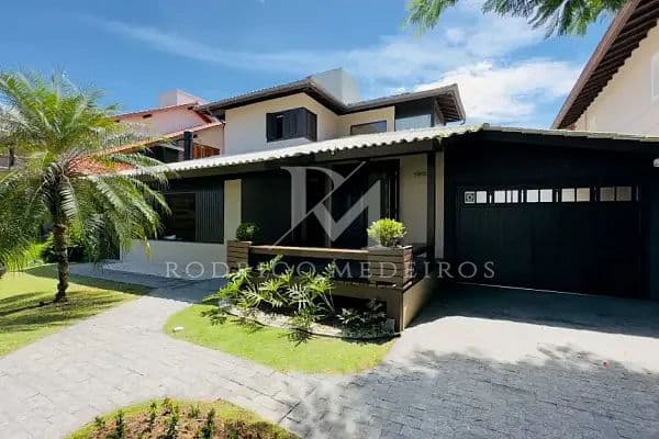 Casa à venda com 4 dormitórios e 2 suítes – 300m² de área construída — foto 1