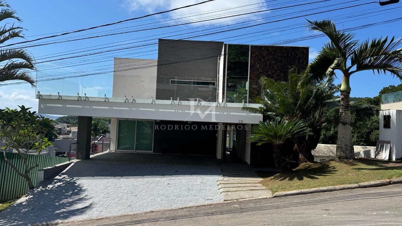 Casa à venda com 4 suítes na Barra, Balneário Camboriú-SC – Vista para o mar — foto 1