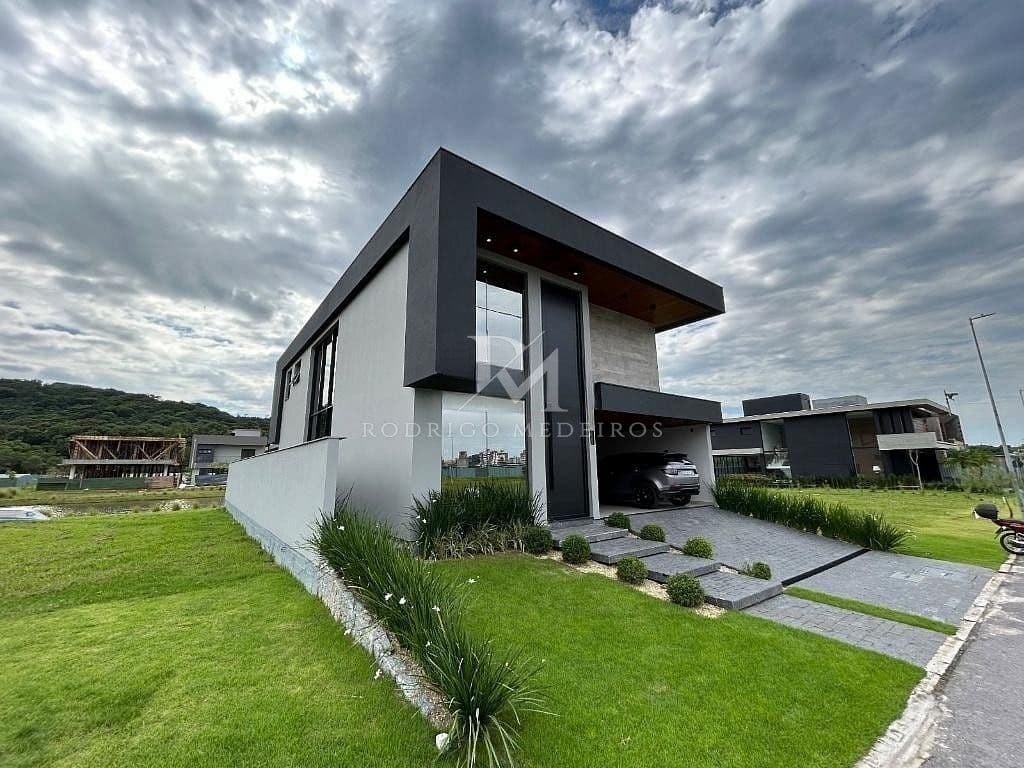 Casa à venda no Reserva da Pedra, Pedra Branca – 3 suítes mobiliada — foto 1