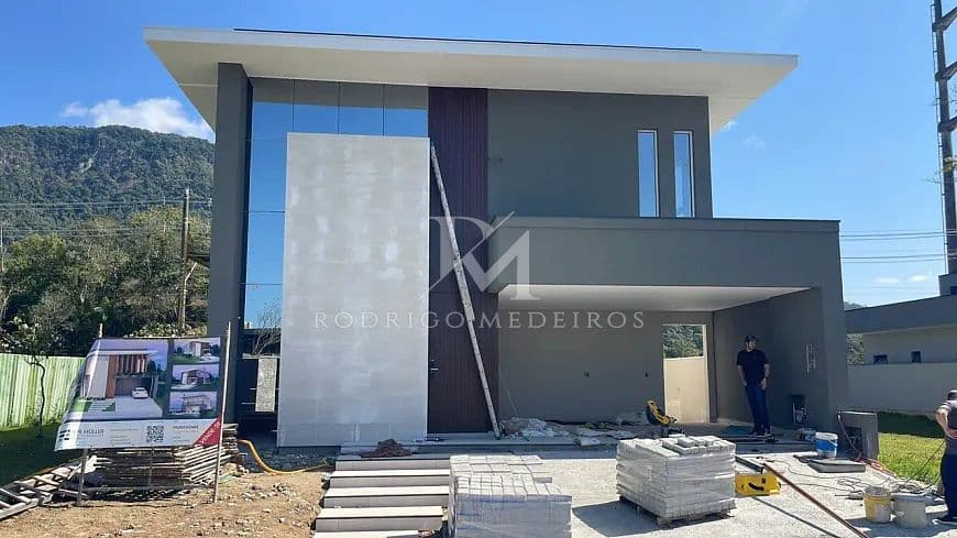 Casa à venda no Reserva da Pedra, Pedra Branca, PalhoçaSC – 4 dormitórios e piscina — foto 1