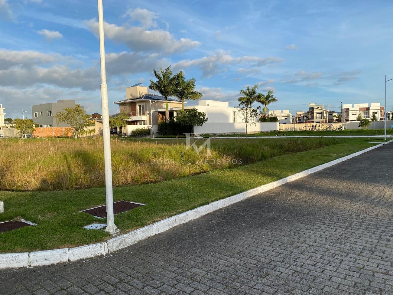 Terrenos à venda no Campeche, Florianópolis – Condomínio Caminho do Engenho — foto 1