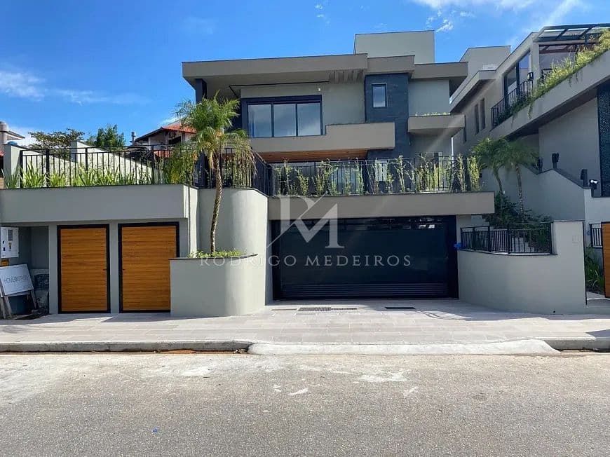 Casa com 5 suítes a 100 metros da Lagoa da Conceição, Florianópolis-SC — foto 1