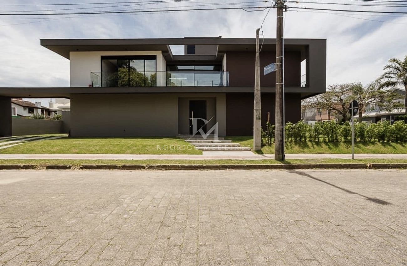 Casa nova com 4 suítes em Jurerê Internacional, Florianópolis/SC — foto 1