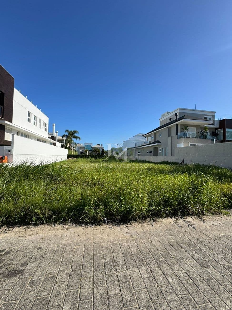Terreno com 600 m² a poucos metros do mar em Jurerê Internacional, Florianópolis — foto 1