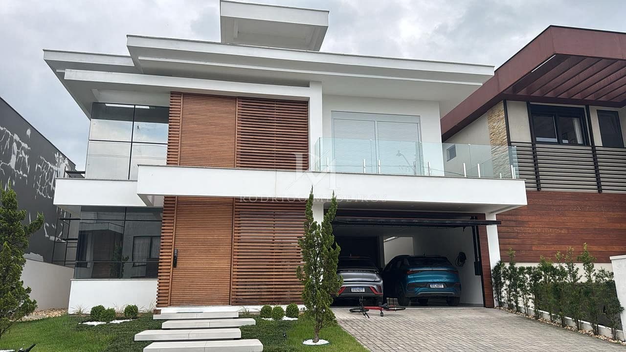 Casa alto padrão à venda na Pedra Branca, Palhoça/SC com 3 suítes — foto 1