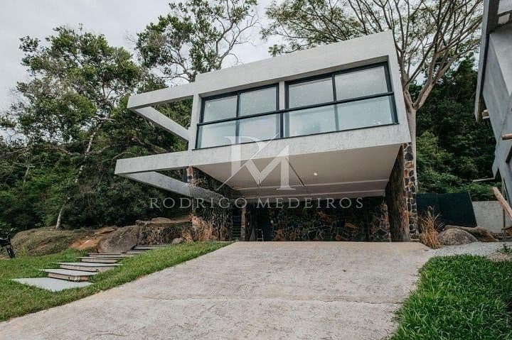 Casa à venda em Canasvieiras, Florianópolis/SC – 3 suítes e rooftop — foto 1