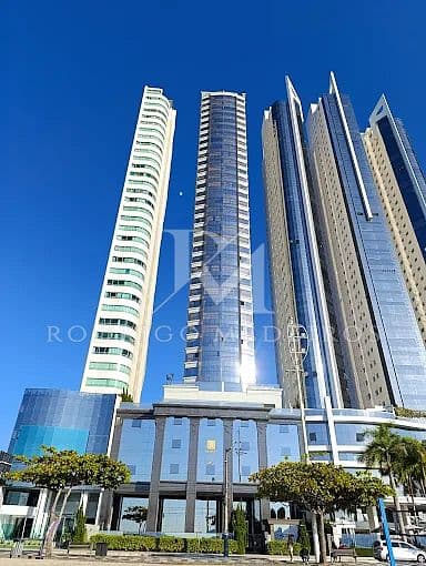 Apartamento frente mar com 4 suítes na Barra Sul, Balneário Camboriú — foto 1