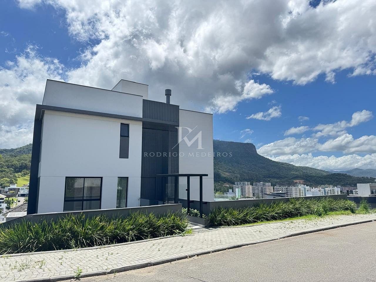 Casa com 3 suítes e piscina na Pedra Branca, Palhoça — foto 1