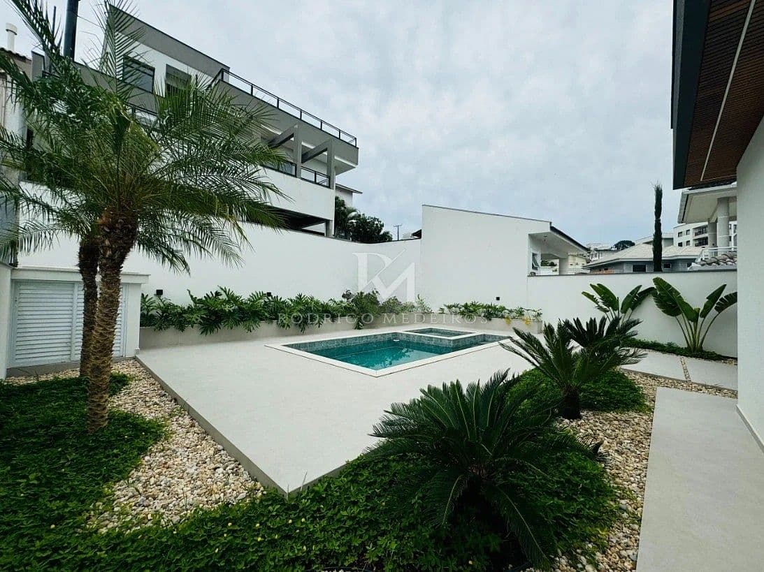 Casa com 3 suítes e piscina na Pedra Branca, Palhoça — foto 1