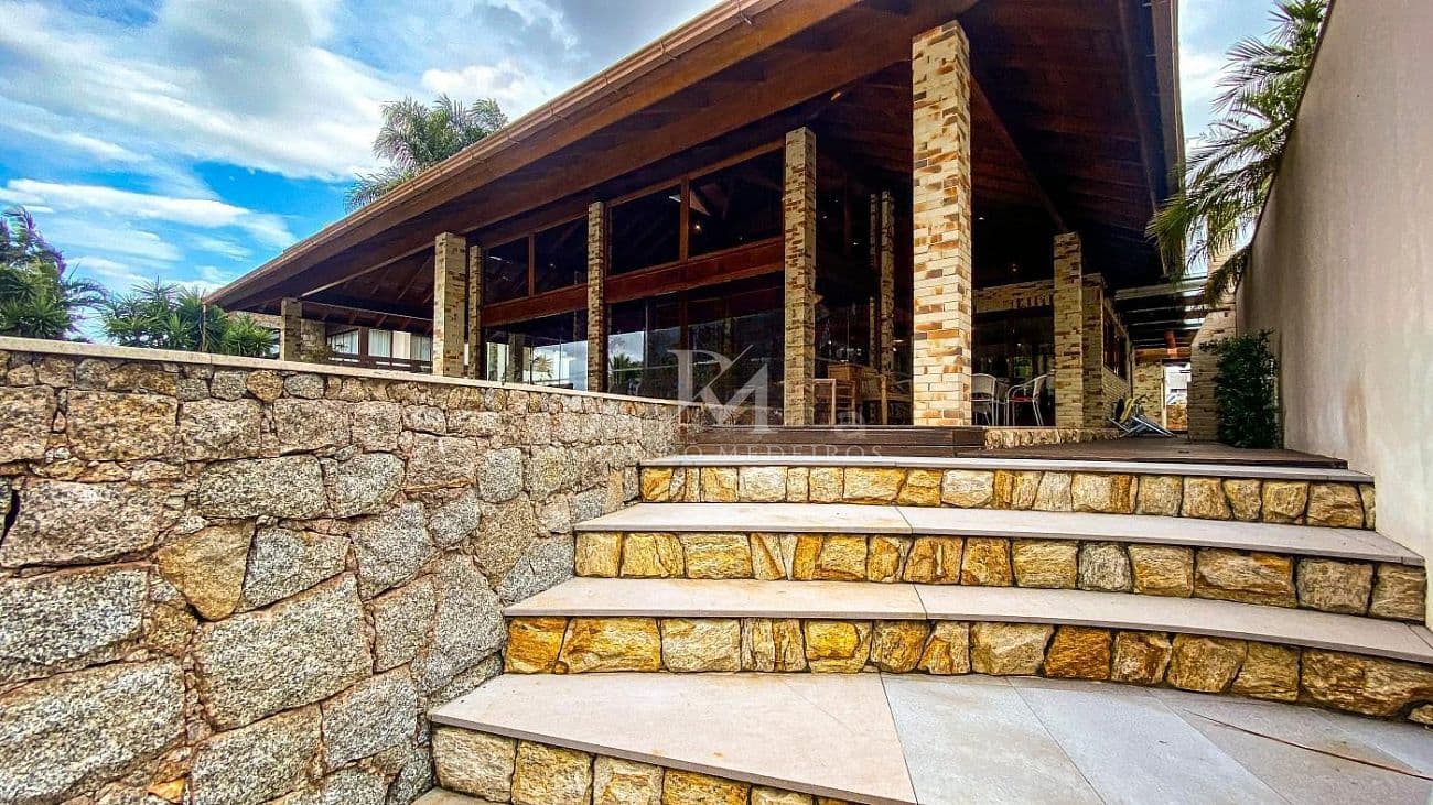 Casa com vista para o mar e 3 suítes em Jurerê Internacional, Florianópolis-SC — foto 1