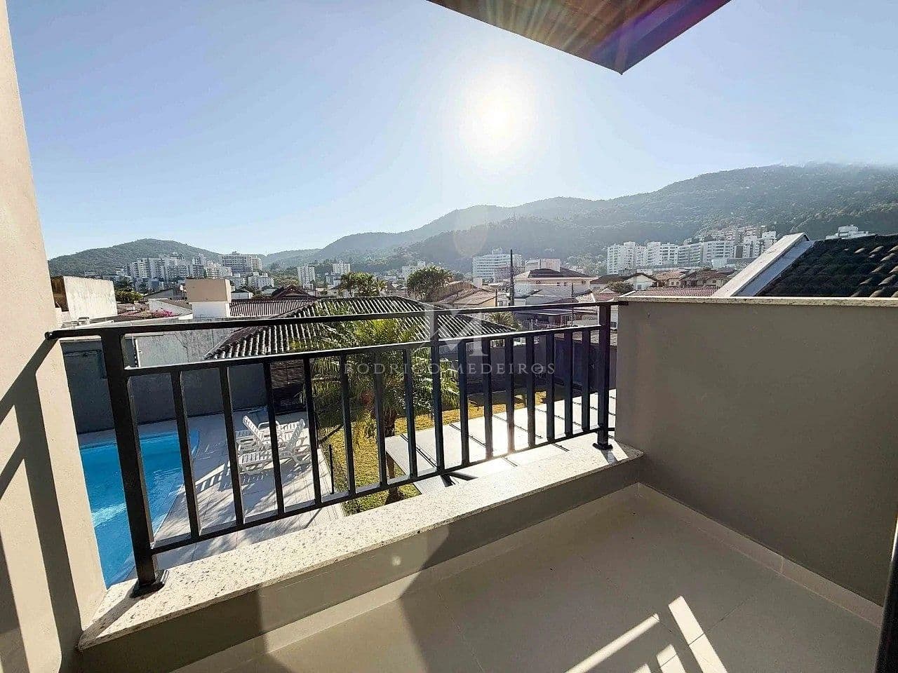 Casa moderna com 3 suítes no bairro Parque São Jorge, Florianópolis/SC — foto 1