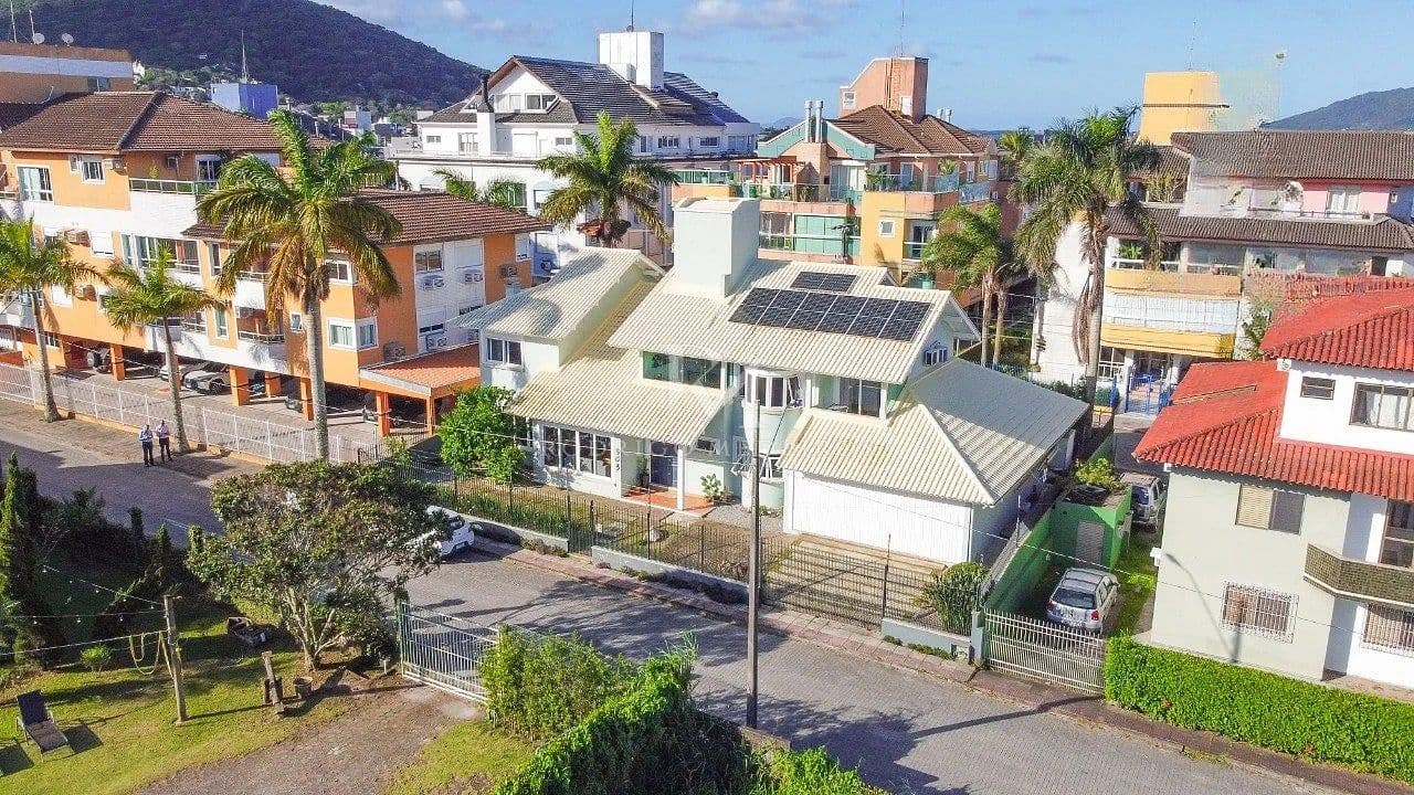Casa com 3 dormitórios na Lagoa da Conceição, Florianópolis-SC — foto 1