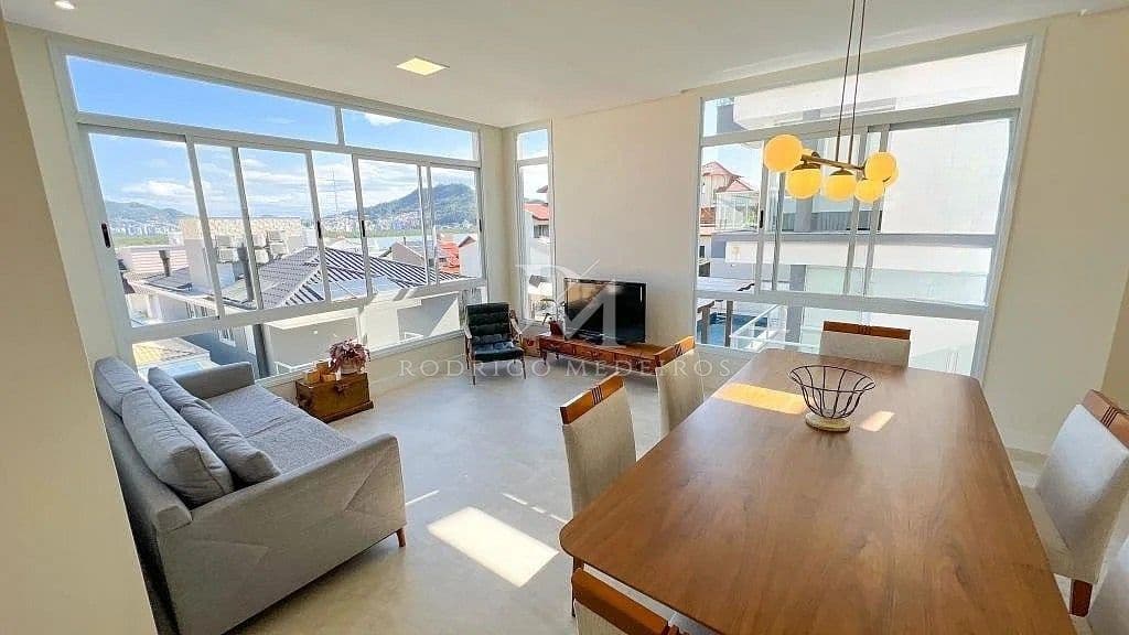 Casa reformada com 5 dormitórios e vista para o mar em Florianópolis/SC — foto 1