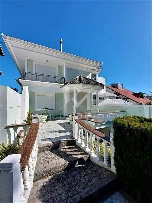 Casa mobiliada com 4 dormitórios no João Paulo, Florianópolis/SC — foto 1